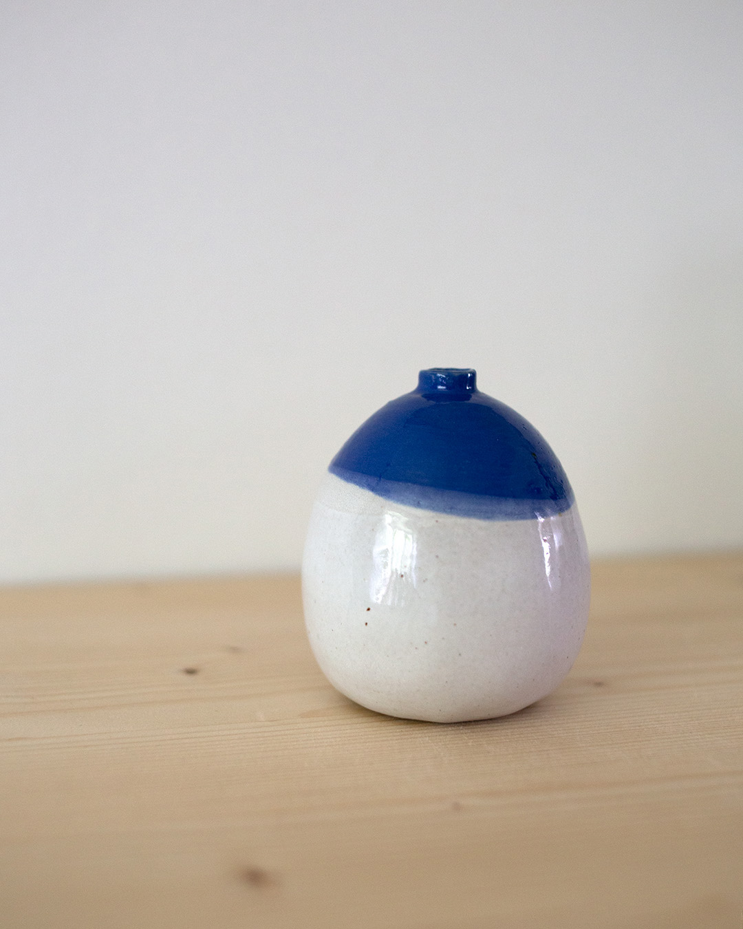 Small vase – Iris by Emelie Zetterberg